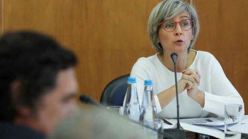 Parlamento chama ministra para explicar atrasos em exames de doentes com cancro