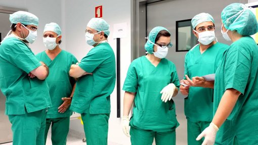 Aberto concurso para reforçar cuidados médicos no Algarve este verão