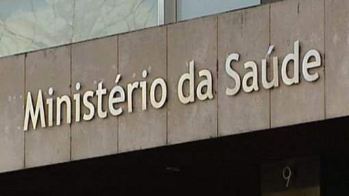 SNS contratou 2.850 profissionais para suprir 35 horas semanais - Ministério