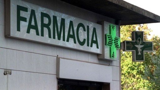 Doentes devem poder levantar medicamentos hospitalares em centros de saúde ou farmácias