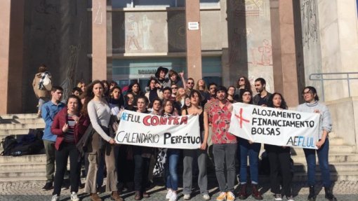 Estudantes de Letras de Lisboa contra &quot;calendário perpétuo&quot; e falta de condições