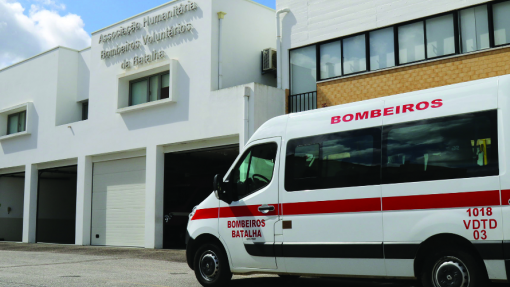 Bombeiros da Batalha vão substituir telhado de amianto com apoio do Município