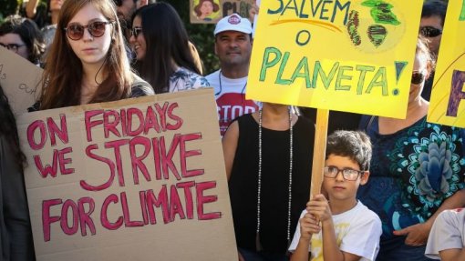 Greve climática volta hoje às ruas em Portugal e envolve 157 países