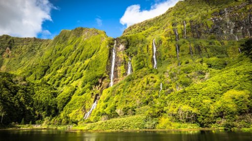 Vulcanólogo diz que uma nova ilha poderá surgir nos Açores