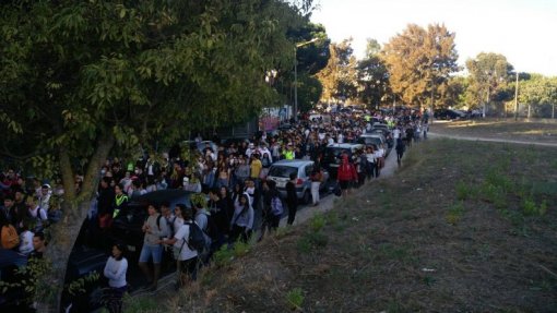 Centenas de alunos, pais e professores marcham em Camarate contra o amianto