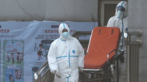 Vírus: Número de mortos na China sobe para 25 e casos confirmados aumenta para 830