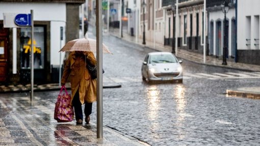 Ilhas dos Açores sob aviso laranja e amarelo devido a chuva por vezes forte