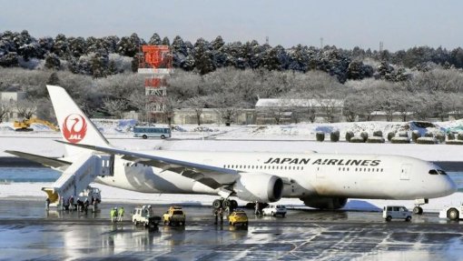 Vírus: Japão envia avião para retirar nacionais, Filipinas suspende vistos para viajantes da China