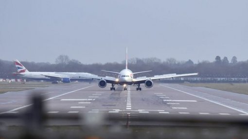 Vírus: Várias companhias aéreas suspendem ou reduzem voos de e para a China