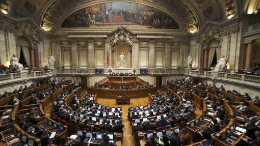 Eutanásia: Parlamento agenda debate para 20 de fevereiro