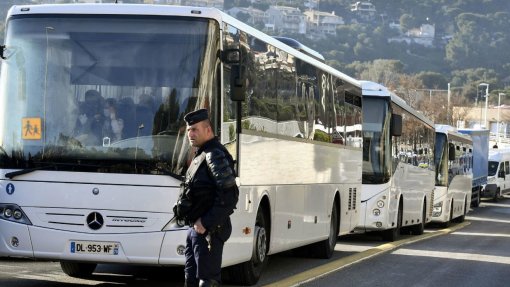 Covid-19: 181 franceses repatriados de Wuhan saem de quarentena