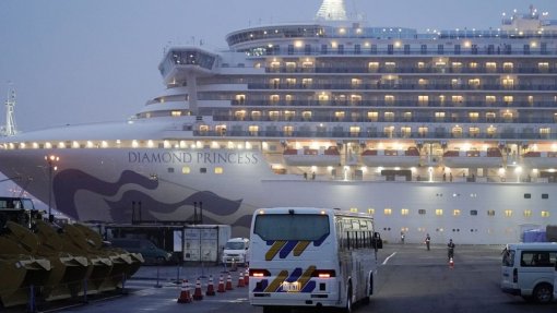 Covid-19: Começam a desembarcar passageiros de cruzeiro sob quarentena no Japão