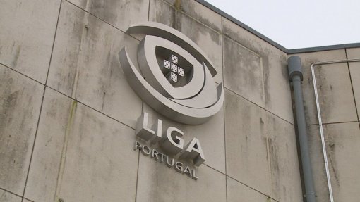 Covid-19: Liga de futebol e DGS vão realizar ações de prevenção com os clubes