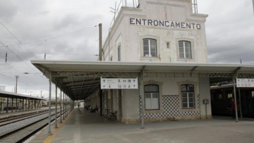 Covid-19: Retoma viagem comboio parado no Entroncamento depois de queixas de passageira