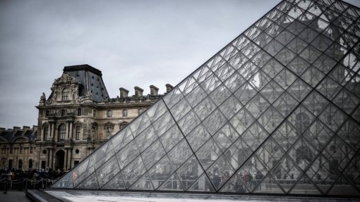 Covid-19: Museu do Louvre continua hoje encerrado