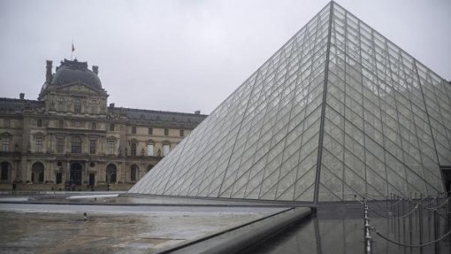 Covid-19: Museu do Louvre reabriu hoje