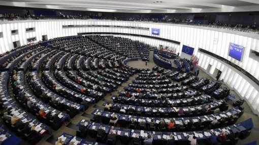 Covid-19: Sessão do Parlamento Europeu reduzida a um dia e sem votações