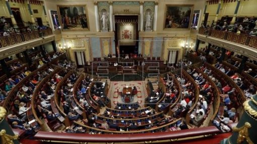 Covid-19: Parlamento espanhol suspende sessão plenária depois de deputado dar positivo