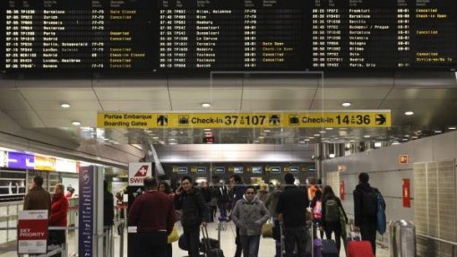 Covid-19: Aeroportos europeus afirmam que surto representa &quot;crise sem precedentes&quot;