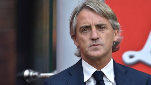 Covid-19: Mancini quer adiar decisões no futebol e fala em &quot;salvar vidas&quot;