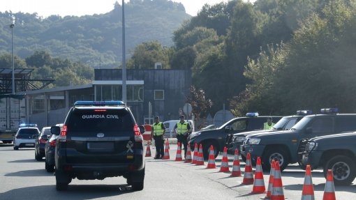 Covid-19: Guarda Civil espanhola faz controlo na fronteira entre Tui e Valença