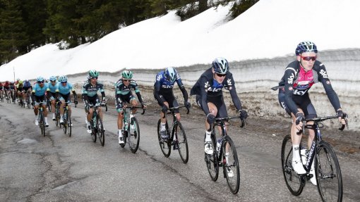 Covid-19: Volta aos Alpes em bicicleta cancelada devido à pandemia