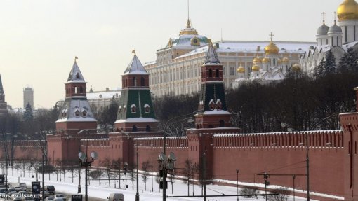 Covid-19: Moscovo encerra escolas e limita reuniões públicas