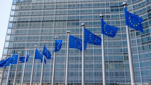 Covid-19: Comissão Europeia quer restringir viagens não essenciais para a UE por 30 dias (ATUALIZADA)