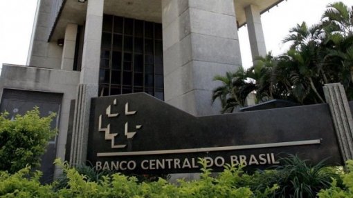 Covid-19: Banco Central brasileiro anuncia medidas para aliviar impacto económico