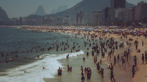 Covid-19: Bombeiros pedem que banhistas saiam das praias no Rio de Janeiro
 