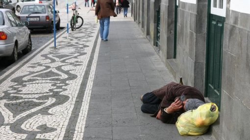 Covid-19: Sem-abrigo dos Açores estão sensibilizados e cumprem medidas - associações