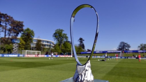 Covid-19: Fases finais da UEFA Youth League e &#039;Champions&#039; de futsal adiadas