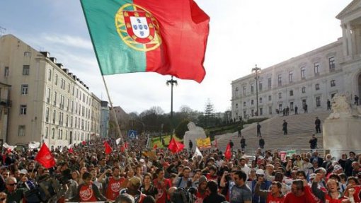 Covid-19: Governo pode limitar ou proibir reuniões e manifestações