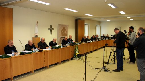 O Conselho Permanente da Conferência Episcopal Portuguesa (CEP) anunciou o adiamento para junho da Assembleia Plenária dos bispos católicos portugueses prevista para o mês de abril, devido à pandemia de Covid-19.