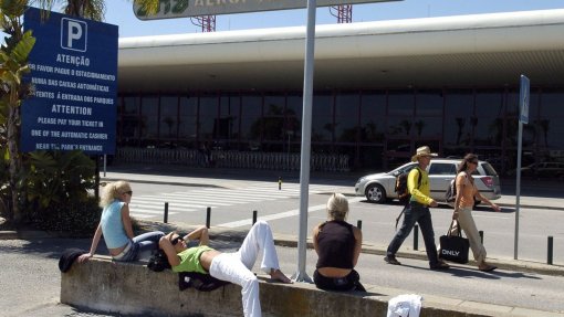 Covid-19: Passageiros de avião proveniente de Portugal suspeitos de infeção