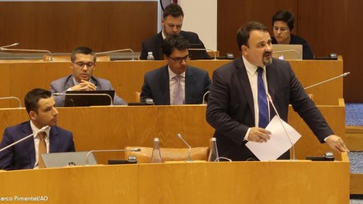 Covid-19: PPM/Açores quer ouvir oito membros do executivo regional no parlamento