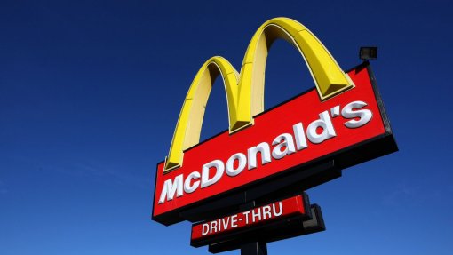 Covid-19: McDonald’s restringe serviço ao ‘drive-thru’ e à entrega ao domicílio