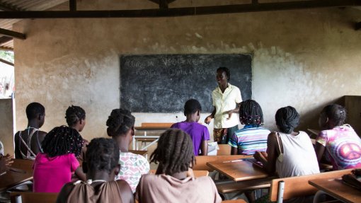 Covid-19: Governo de Moçambique só encerra escolas se houver casos positivos