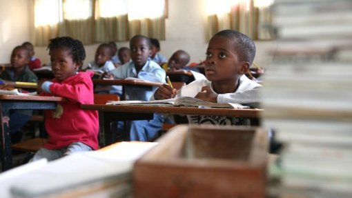 Covid-19: Moçambique anuncia suspensão de vistos e encerramento de escolas