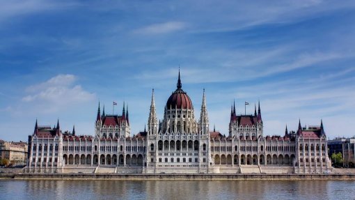 Covid-19: Parlamento húngaro bloqueia tentativa do executivo de governar por decreto