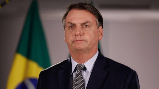 Covid-19: Bolsonaro revogará medida que permitia suspender contratos e salários no Brasil