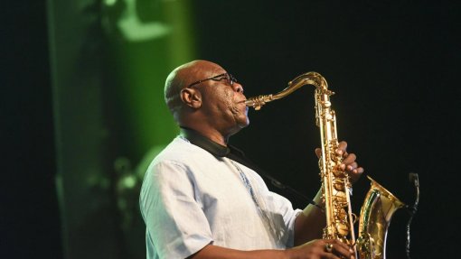 Covid-19: Saxofonista Manu Dibando morreu vítima da pandemia