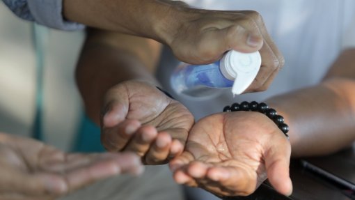 Covid-19: Cabo Verde apreende 13 mil unidades de álcool gel para venda expirados desde 2012