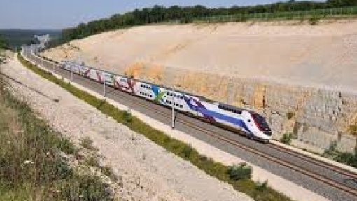 Covid-19: França freta “TGV medicalizado” para transporte de doentes