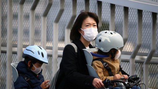 Covid-19: Japão aumenta nível de alerta e pede a cidadãos para não viajarem