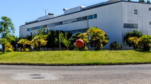 Covid-19: Faculdade de Ciências e Tecnologia está a imprimir máscaras para hospitais