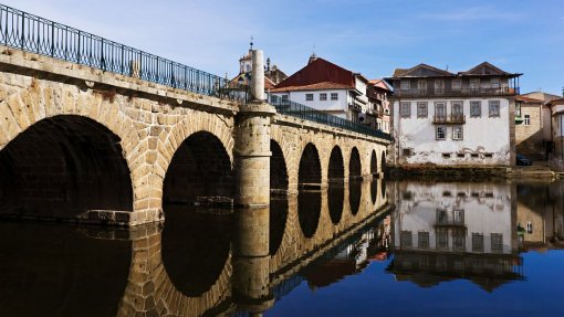 Covid-19: Emigrantes detidos em Chaves por ‘furar’ quarentena com multas até 6 mil euros