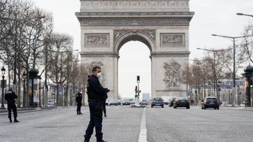 Covid-19: Governantes franceses visados por queixas-crime na gestão da crise