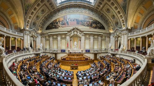 Covid-19: Governo suspende comissões em pagamentos e impede limitação de pagamentos com cartões