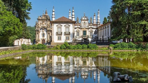 Covid-19: Vila Real prepara &quot;operação logistica complicada&quot; para evacuar lar